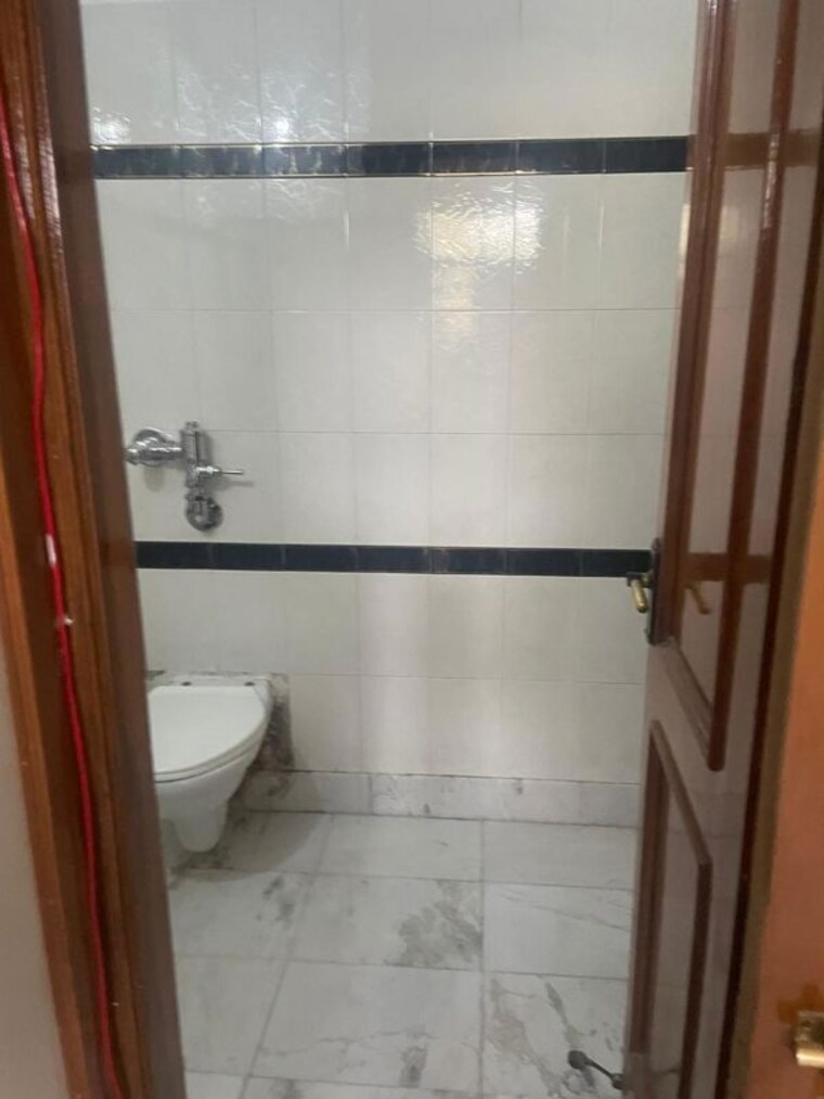 Bathroom, sector 7 2.5 Bedroom 2500 Sq.Ft. Builder Floor In Sector 7 Panchkula 10539779