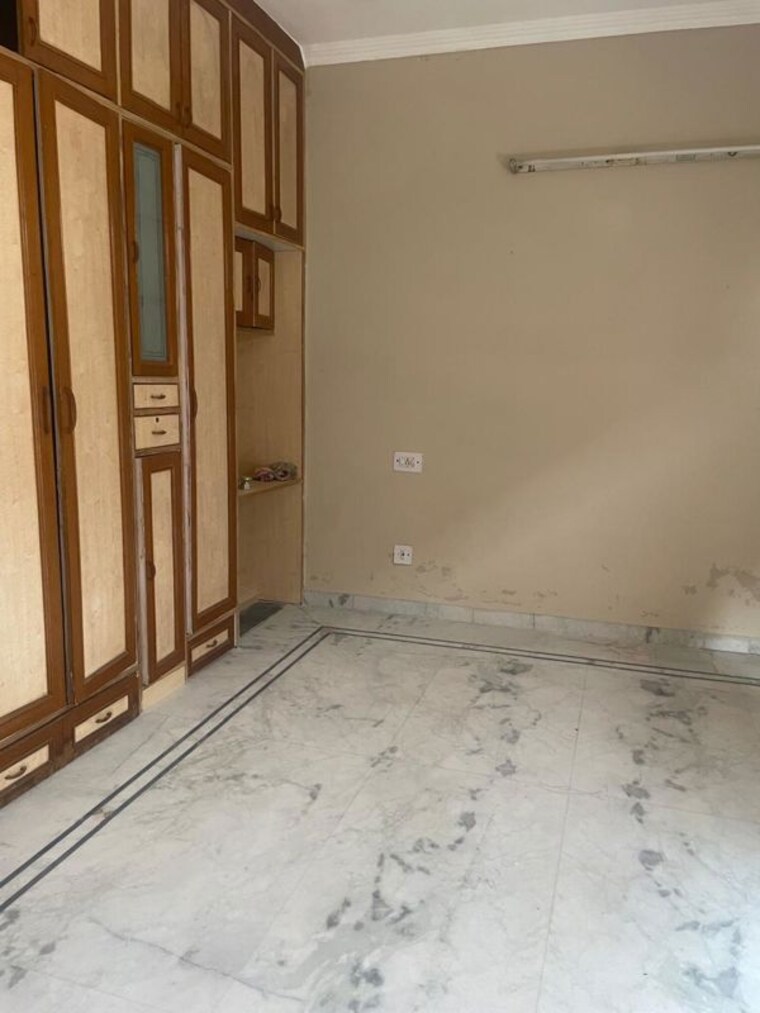 Room, sector 7 2.5 Bedroom 2500 Sq.Ft. Builder Floor In Sector 7 Panchkula 10539779