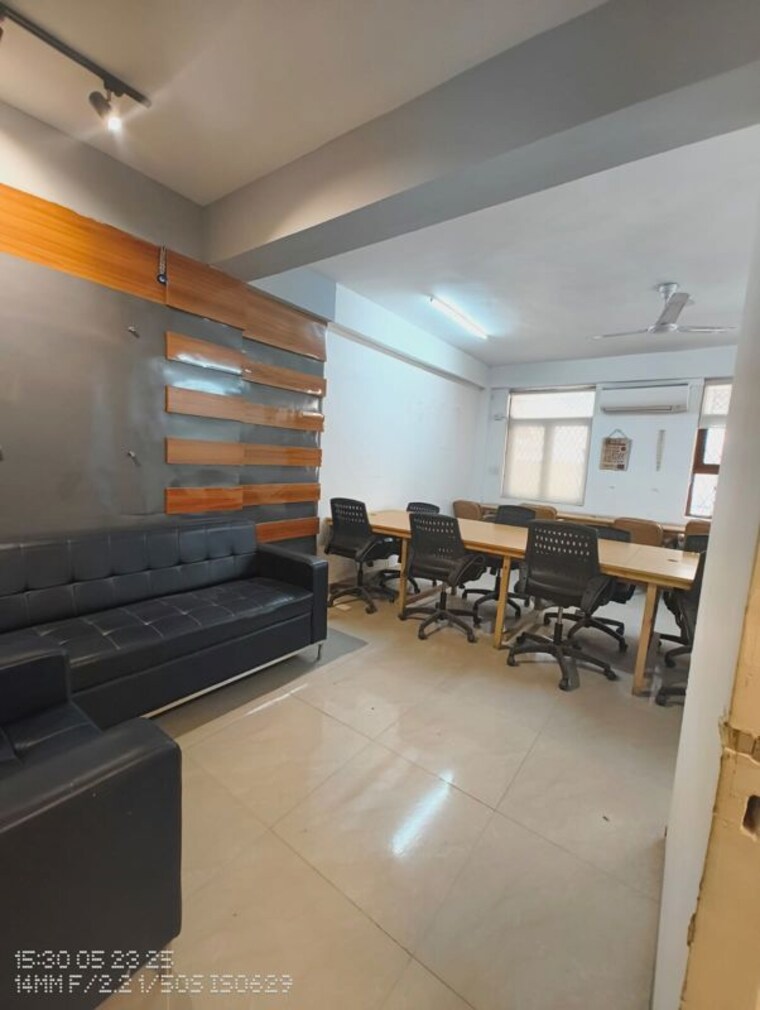  Parking, saket Commercial Office Space 1250 Sq.Ft. In Saket Delhi 10539839