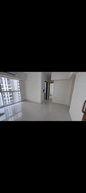Room in 2.5 BHK Apartment at Lodha Amara, Kolshet Road – for Rent
