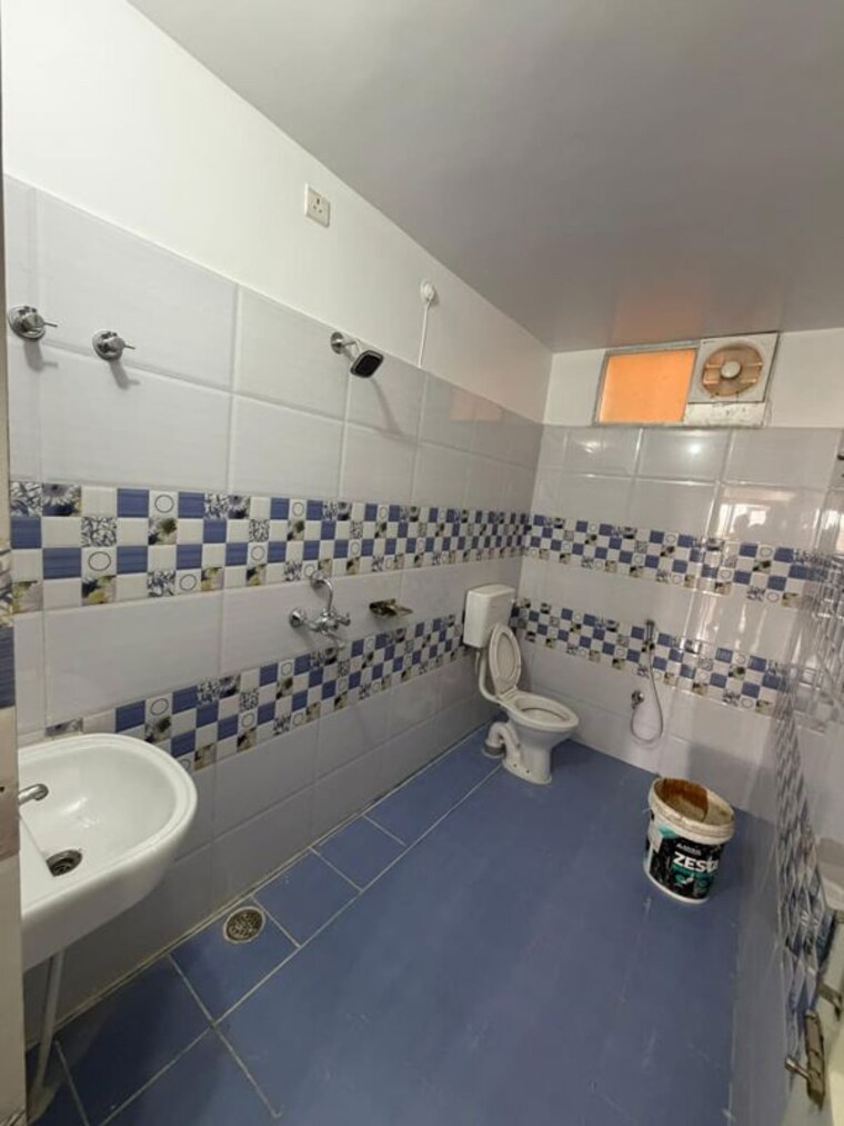 Bathroom, ramesth-hari-enclave 2.5 Bedroom 1360 Sq.Ft. Apartment In Susuwahi Varanasi 10538974