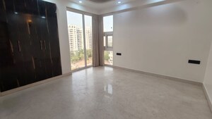 Room in 3 BHK Apartment at Parsvnath Exotica, Sector 53 – for Rent