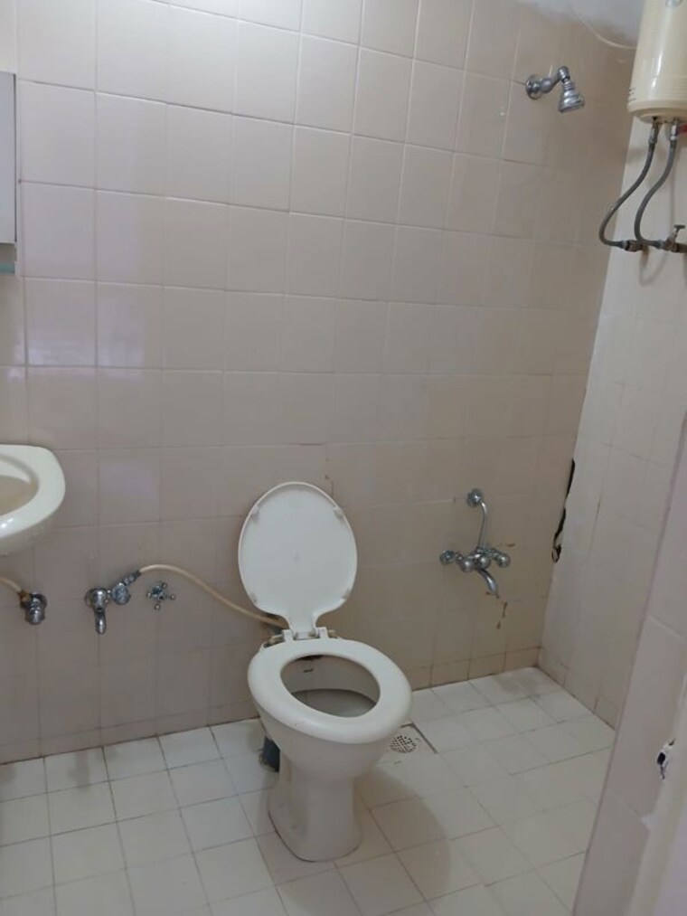 Bathroom, shastrinagar 2 Bedroom 1150 Sq.Ft. Apartment In Shastrinagar Ahmedabad 10539904