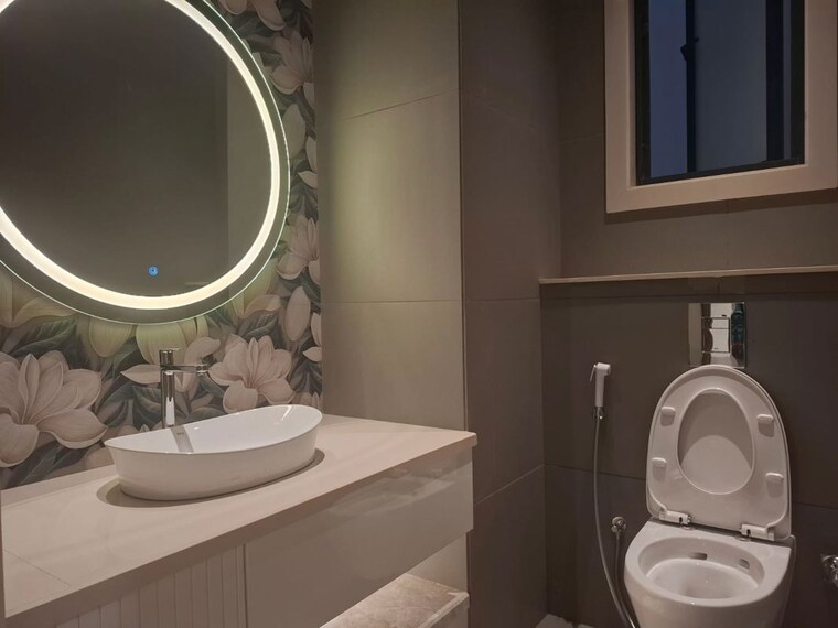 Bathroom, safdarjung development area 4 Bedroom 4500 Sq.Ft. Apartment In Safdarjung Development Area Delhi 10539937