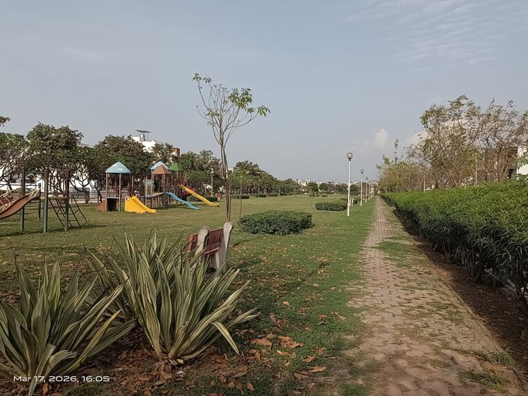 Garden, gmada-eco-city 3 Bedroom 400 Sq.Yd. Independent House In North Mullanpur Chandigarh 10539934