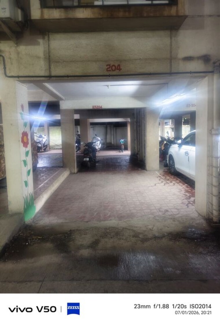  Parking, florida-county 1 Bedroom 450 Sq.Ft. Apartment In Mundhwa Pune 10539992