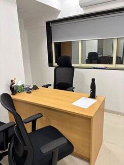 Office Space For Rent in Kohinoor Square Altissimo
