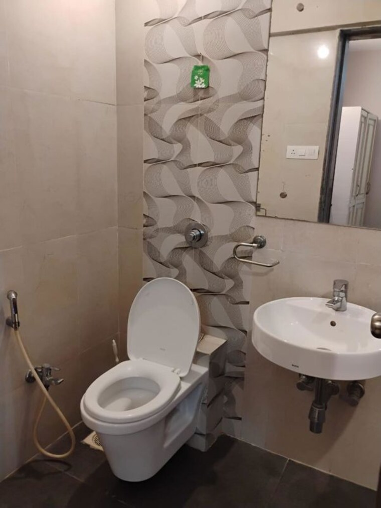 Bathroom, kalpataru-magnus 3 Bedroom 1350 Sq.Ft. Apartment In Bandra East Mumbai 10540052