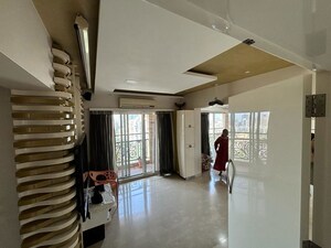 Living Room in 6 BHK Apartment at Raja Mamta Heights, Borivali West – for Sale