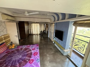 Parking in 6 BHK Apartment at Raja Mamta Heights, Borivali West – for Sale