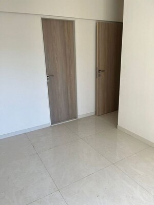 Room in 1.5 BHK Apartment at Sugee Atharva, Prabhadevi – for Rent