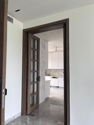 Room in 4 BHK Builder Floor at Defence Colony – for Rent
