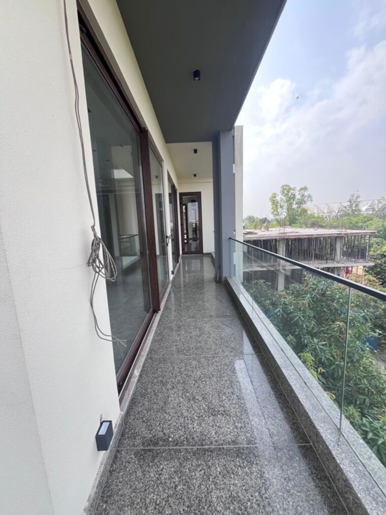 Balcony, defence colony 4 Bedroom 400 Sq.Yd. Builder Floor In Defence Colony Delhi 10540060