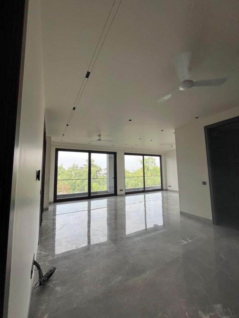 Room, defence colony 4 Bedroom 400 Sq.Yd. Builder Floor In Defence Colony Delhi 10540060