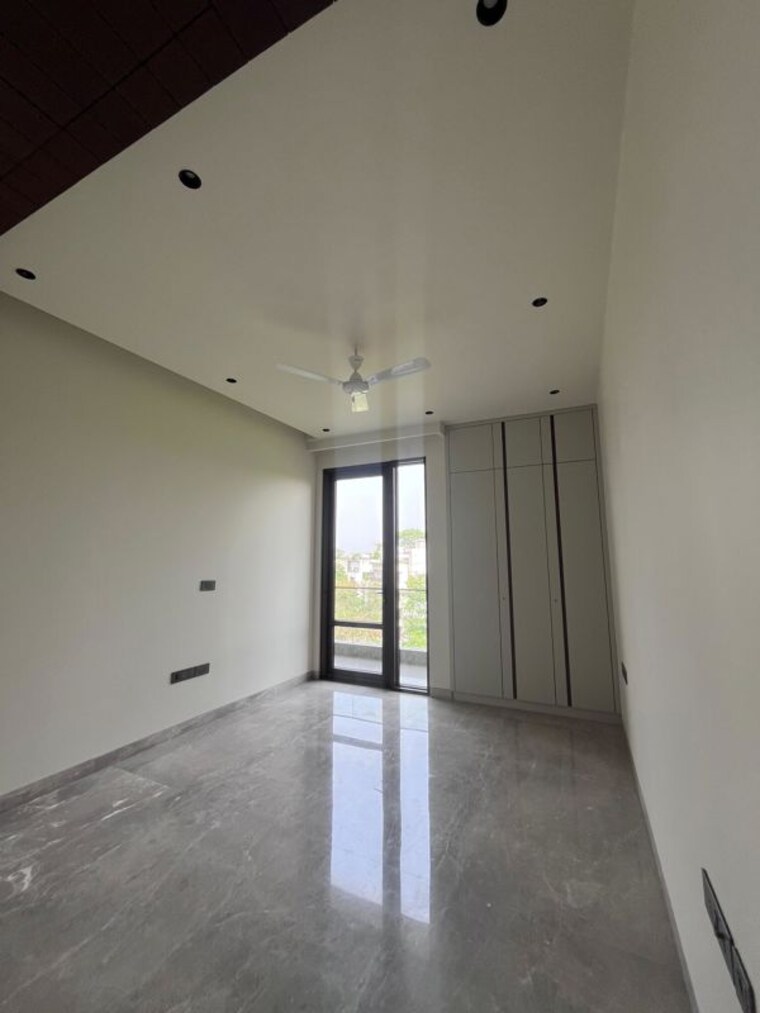 Room, defence colony 4 Bedroom 400 Sq.Yd. Builder Floor In Defence Colony Delhi 10540060