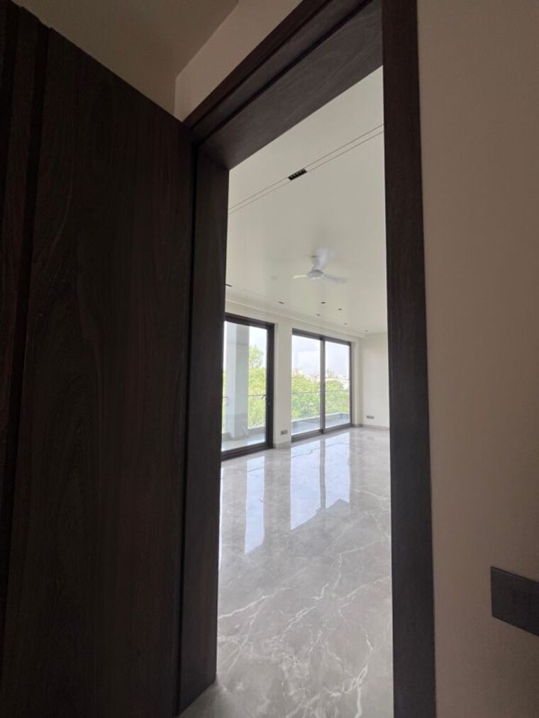 Room, defence colony 4 Bedroom 400 Sq.Yd. Builder Floor In Defence Colony Delhi 10540060
