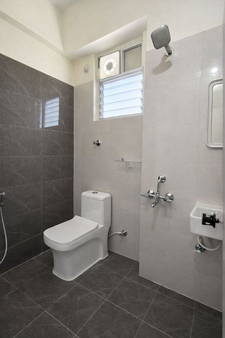 Bathroom, kondapur 3 Bedroom 1960 Sq.Ft. Builder Floor In Kondapur Hyderabad 10540070
