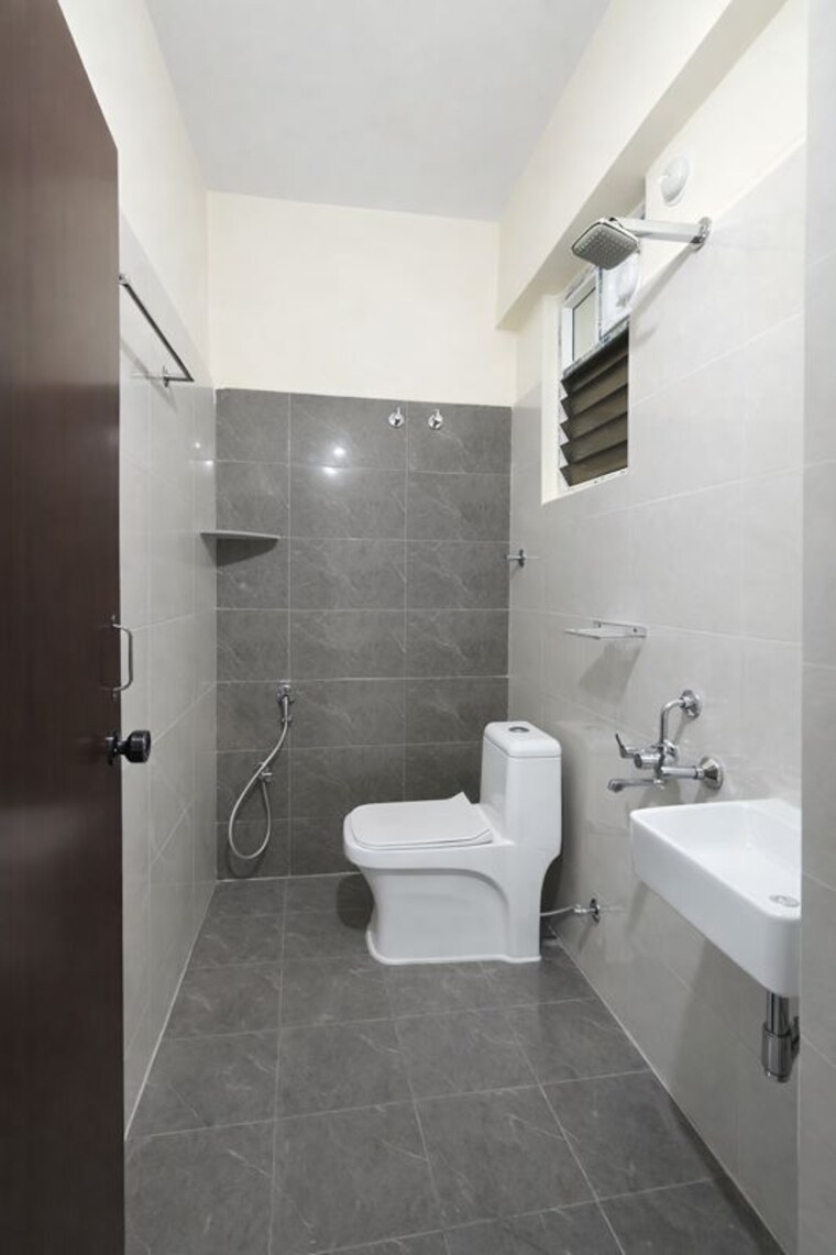 Bathroom, kondapur 3 Bedroom 1960 Sq.Ft. Builder Floor In Kondapur Hyderabad 10540070