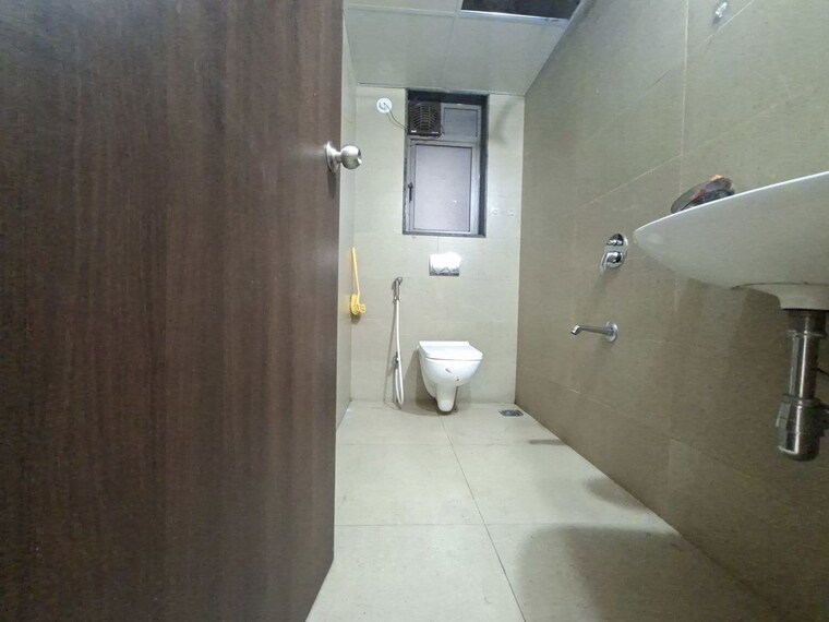 Bathroom, runwal-eirene 2 Bedroom 530 Sq.Ft. Apartment In Balkum Pada Thane 10540089