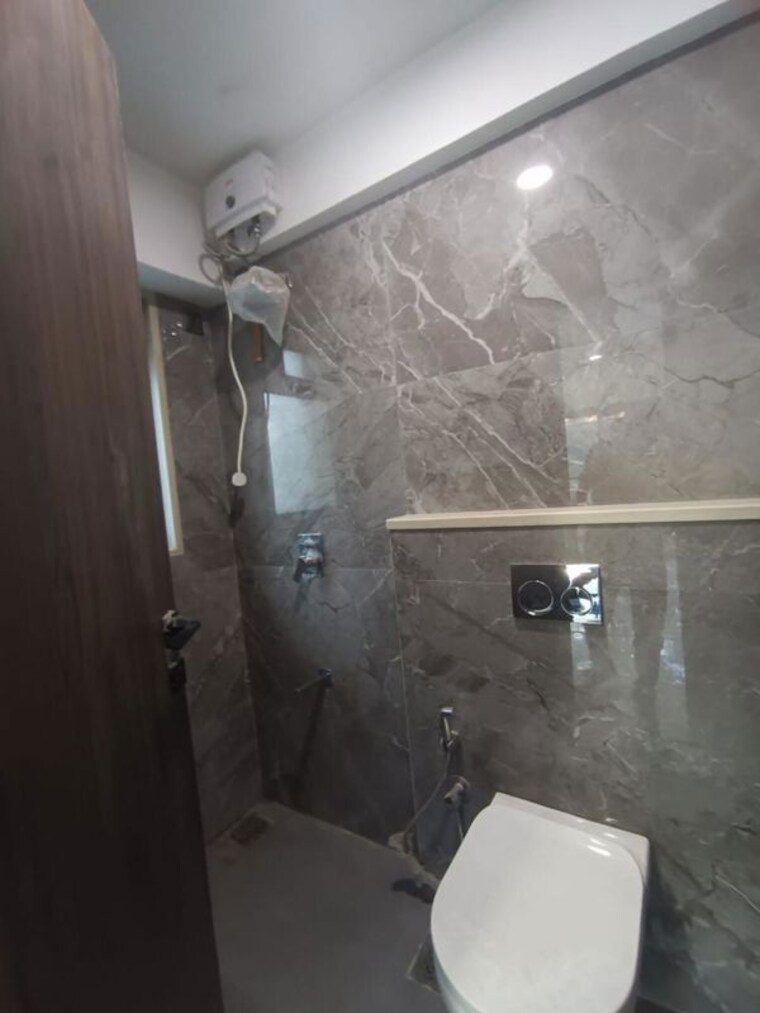 Bathroom, shree-park-altezza 3 Bedroom 1200 Sq.Ft. Apartment In Andheri West Mumbai 10540090