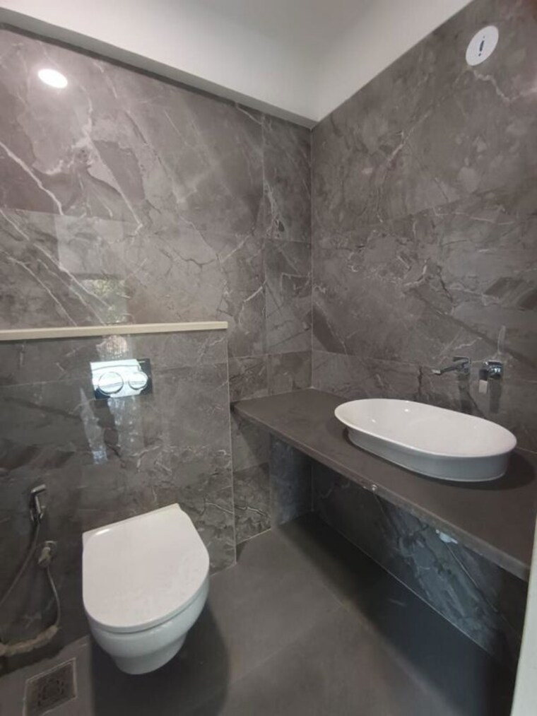 Bathroom, shree-park-altezza 3 Bedroom 1200 Sq.Ft. Apartment In Andheri West Mumbai 10540090