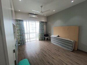 Room in 2 BHK Apartment at Rustomjee Elita, Andheri West – for Rent