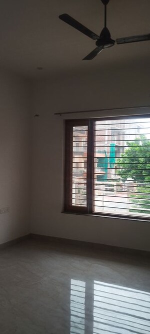 Room in 4 BHK Builder Floor at BP Homes, Sector 85 – for Rent