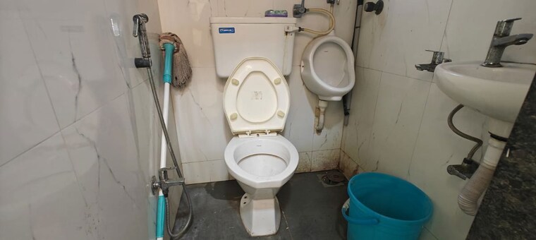 Bathroom, solitaire-1 Commercial Office Space 220 Sq.Ft. In Malad West Mumbai 10540118