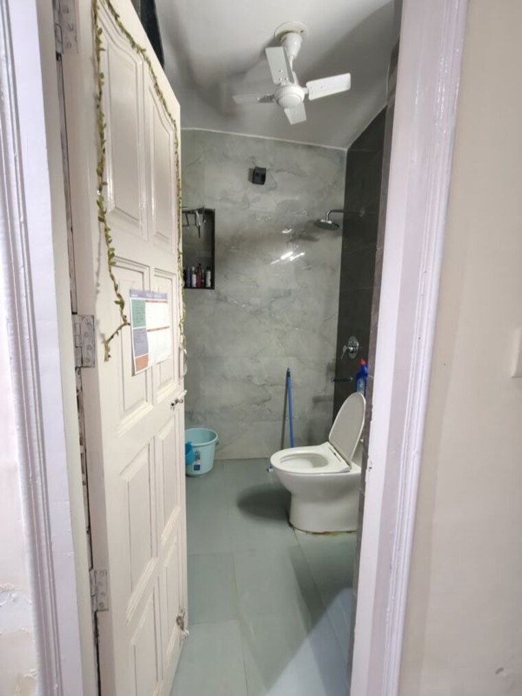 Bathroom, ss-mayfield-gardens 3 Bedroom 1680 Sq.Ft. Builder Floor In Sector 51 Gurgaon 10540137
