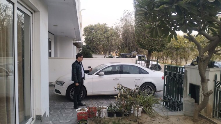  Parking, central-park-flower-valley 3 Bedroom 3300 Sq.Ft. Villa In Sohna Sector 33 Gurgaon 10540135