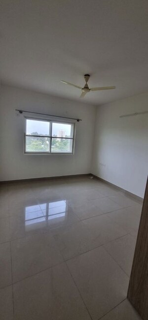 Room in 3.5 BHK Apartment at Mantri Webcity, Hennur – for Rent