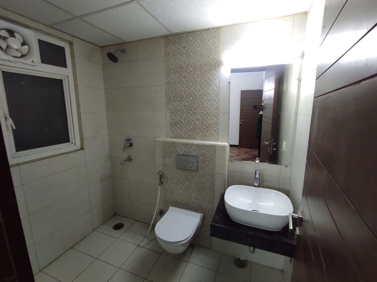 Bathroom, supertech-ecociti 2 Bedroom 890 Sq.Ft. Apartment In Sector 137 Noida 10540201