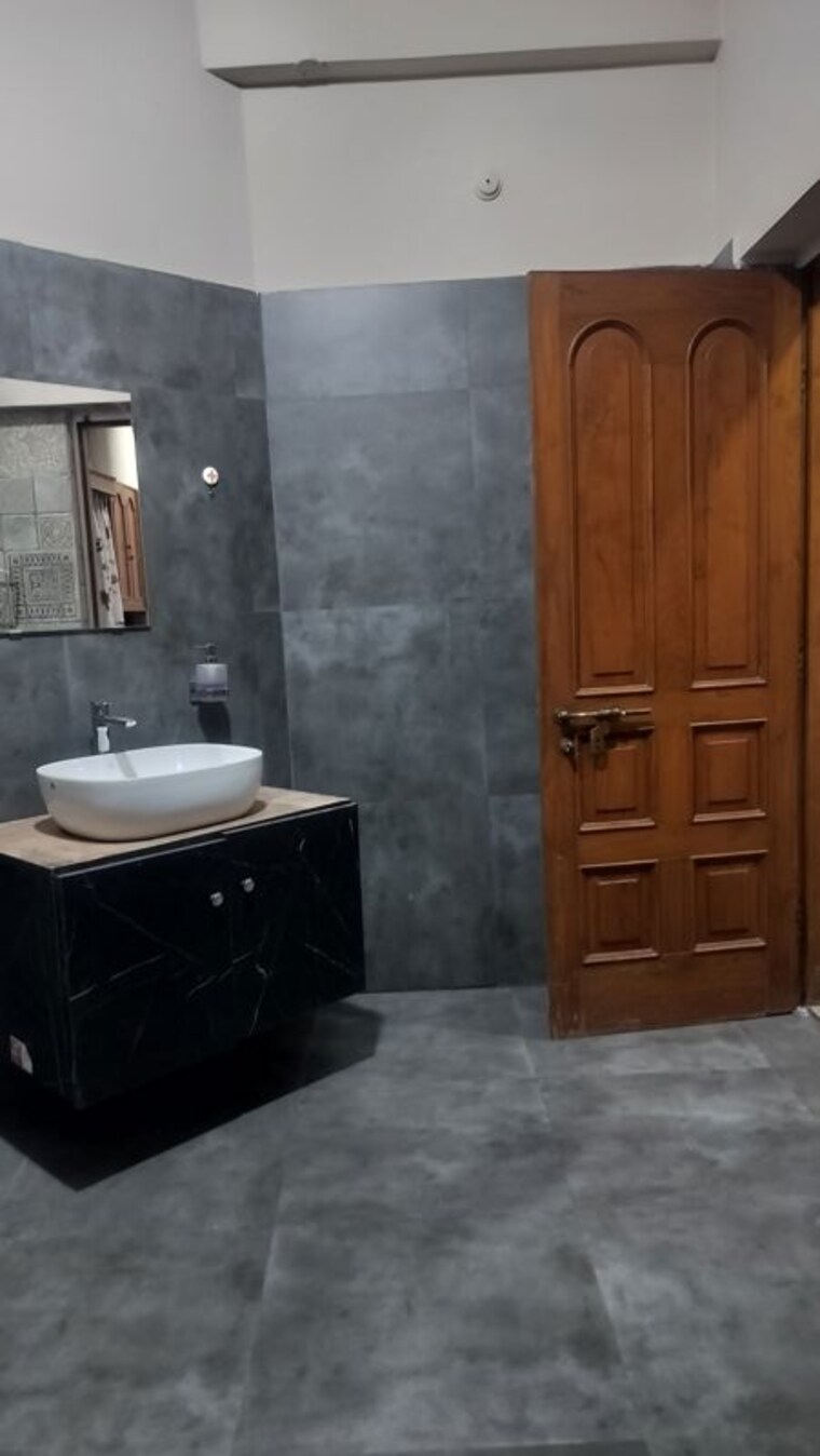 Attached Bathroom, banjara hills 4 Bedroom 5000 Sq.Ft. Independent House In Banjara Hills Hyderabad 10540219