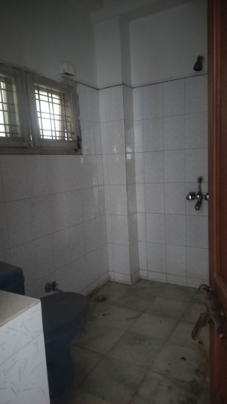 Bathroom, banjara hills 4 Bedroom 5000 Sq.Ft. Independent House In Banjara Hills Hyderabad 10540219