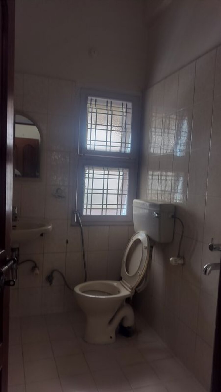 Bathroom, banjara hills 4 Bedroom 5000 Sq.Ft. Independent House In Banjara Hills Hyderabad 10540219