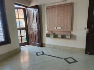 Room in 2 BHK Builder Floor at Sushant Lok 3, Sector 57 – for Rent