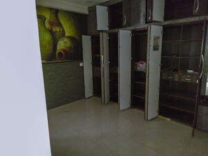 Room in  Apartment at Maharaj Gunj – for Sale