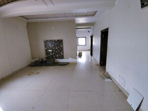 Room in  Apartment at Maharaj Gunj – for Sale