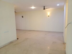 Room in 3 BHK Apartment at HS Apartment, Cunningham Road – for Rent