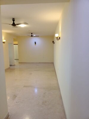 Room in 3 BHK Apartment at HS Apartment, Cunningham Road – for Rent