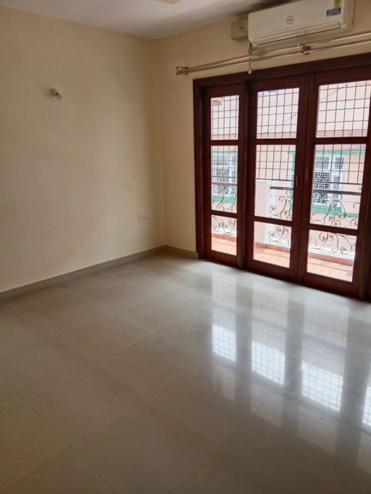 Room, hs-apartment 3 Bedroom 2690 Sq.Ft. Apartment In Cunningham Road Bangalore 10540405
