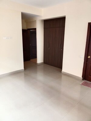 Room in 3 BHK Apartment at HS Apartment, Cunningham Road – for Rent