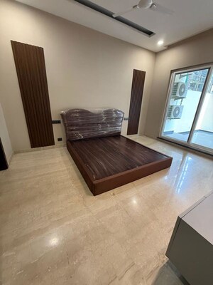 Bedroom in 4 BHK Apartment at DLF The Belaire, Sector 54 – for Rent