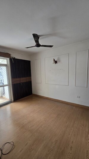 Room in 2.5 BHK Apartment at SDS NRI Residency, Sector 45 – for Rent