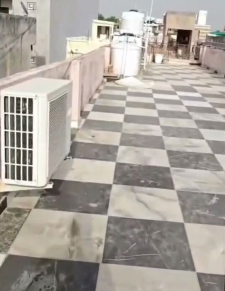 Terrace, subhash nagar 2 Bedroom 100 Sq.Yd. Builder Floor In Subhash Nagar Delhi 10540485
