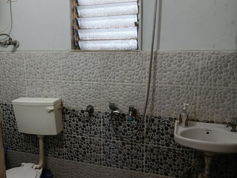 Bathroom, pratap-chs 1 Bedroom 300 Sq.Ft. Apartment In Santacruz East Mumbai 10540550