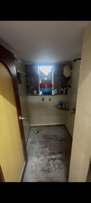 Furnished Amenities in 2 BHK Apartment at Bombay Taximens CHS, Lbs Marg – for Rent