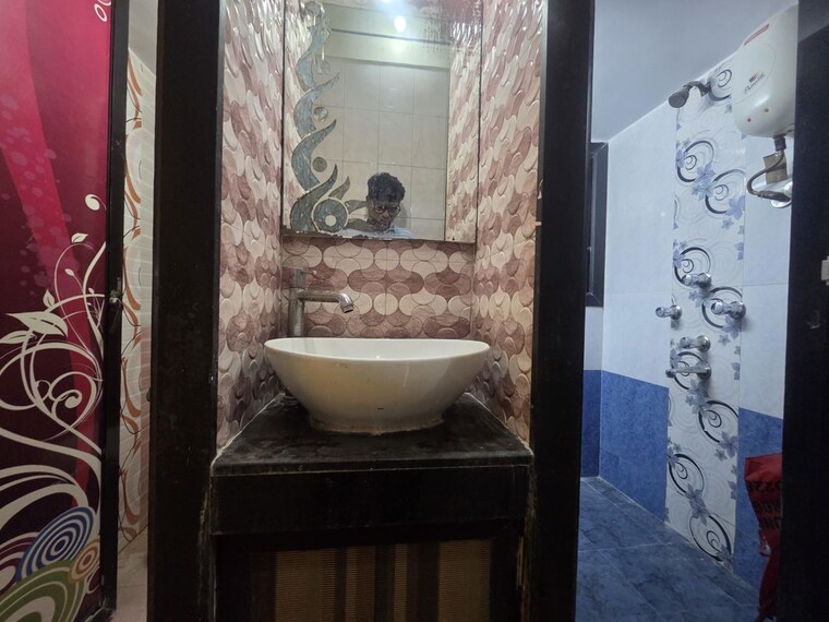 Bathroom, unnat-nagar-chs 3 Bedroom 1500 Sq.Ft. Independent House In Goregaon West Mumbai 10524951