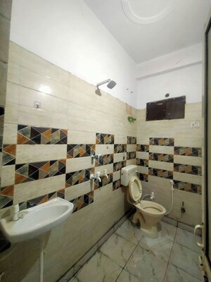 Bathroom in 2 BHK Builder Floor at Lucky The Palm Valley, Sector 1 Greater Noida – for Rent