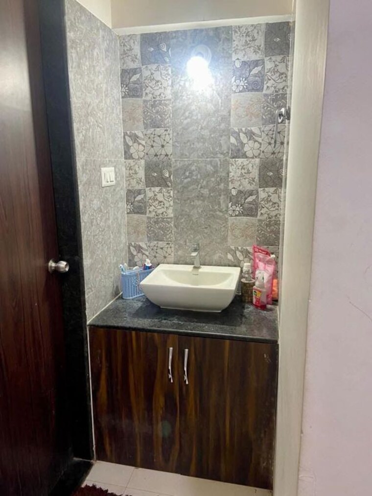 Bathroom, oneness-apartment 2 Bedroom 1200 Sq.Ft. Apartment In Wakad Pune 10540573